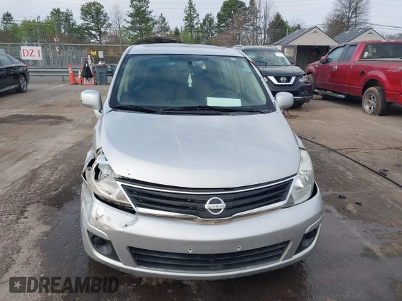 2007 Nissan Versa S z VIN 3N1BC13E47L369909, wystawiony jako IAAI lot #41831330 z przebiegiem 115 767 mil mil oraz . Historia ofert i sprzedaży dostępna na DreamBid. Obrazek 12.