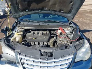2010 Chrysler Sebring Touring z VIN 1C3CC4FB0AN128655, wystawiony jako IAAI lot #42311837 z przebiegiem 205 720 mil mil oraz . Historia ofert i sprzedaży dostępna na DreamBid. Obrazek 10.