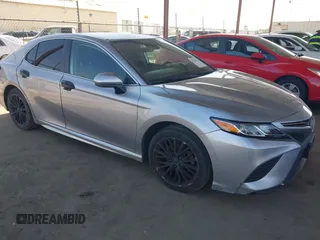 2019 Toyota Camry LE z VIN 4T1B11HKXKU727705, wystawiony jako IAAI lot #42169551 z przebiegiem 142 238 mil mil oraz . Historia ofert i sprzedaży dostępna na DreamBid. Obrazek 1.