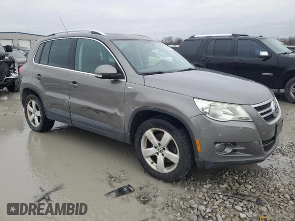 2010 Volkswagen Tiguan Wolfsburg Edition с VIN WVGAV7AX9AW520377, выставлен на аукционе Copart как лот 46697465 с пробегом 117 865 миль миль и Списание • Salvage title. История ставок и продаж доступна на DreamBid. Изображение 4.