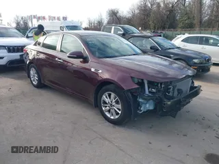 2016 Kia Optima LX z VIN 5XXGT4L31GG095017, wystawiony jako IAAI lot #41580233 z przebiegiem 105 158 mil mil oraz . Historia ofert i sprzedaży dostępna na DreamBid. Obrazek 1.