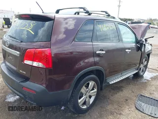 2012 Kia Sorento EX z VIN 5XYKUDA24CG203508, wystawiony jako IAAI lot #41908758 z przebiegiem Nie podano mil oraz . Historia ofert i sprzedaży dostępna na DreamBid. Obrazek 4.