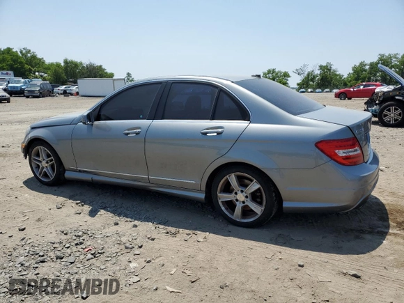 2013 Mercedes-Benz C 350 Sport z VIN WDDGF5HBXDR272336, wystawiony jako Copart lot #59851155 z przebiegiem 189 350 mil mil oraz Czysty tytuł • Clean title. Historia ofert i sprzedaży dostępna na DreamBid. Obrazek 2.