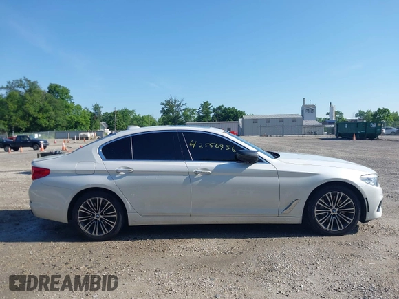 2018 BMW 5 Series 540i xDrive z VIN WBAJE7C59JG892017, wystawiony jako IAAI lot #42556936 z przebiegiem 55 170 mil mil oraz . Historia ofert i sprzedaży dostępna na DreamBid. Obrazek 13.