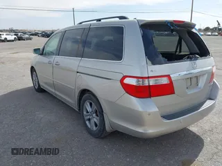2005 Honda Odyssey TOURING with VIN 5FNRL38895B060605, listed as a IAAI auction lot 41809330 with 228,487 mi miles. Bid and sale history available at carsss.com. Image 3.