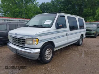 1992 Ford Econoline Cargo z VIN 1FDEE14N3NHA25465, wystawiony jako IAAI lot #42149941 z przebiegiem 172 438 mil mil oraz . Historia ofert i sprzedaży dostępna na DreamBid. Obrazek 2.