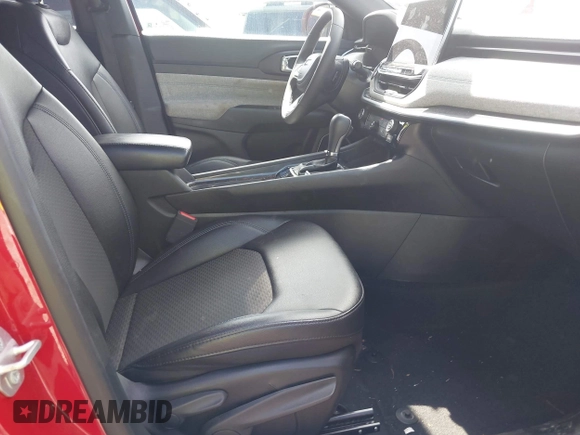 2024 Jeep Compass Latitude z VIN 3C4NJDBN8RT603717, wystawiony jako IAAI lot #42732757 z przebiegiem 44 629 mil mil oraz . Historia ofert i sprzedaży dostępna na DreamBid. Obrazek 5.