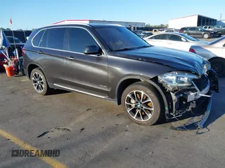 2017 BMW X5 xDrive50i z VIN 5UXKR6C34H0J85462, wystawiony jako IAAI lot #41768496 z przebiegiem 109 596 mil mil oraz . Historia ofert i sprzedaży dostępna na DreamBid. Obrazek 1.