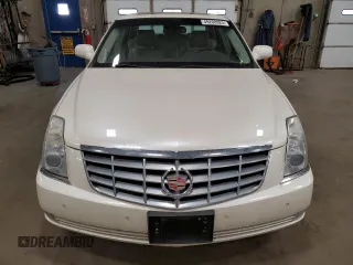 2008 Cadillac DTS 1SA z VIN 1G6KD57Y08U136593, wystawiony jako Copart lot #49208925 z przebiegiem 145 099 mil mil oraz Szkoda całkowita • Salvage title. Historia ofert i sprzedaży dostępna na DreamBid. Obrazek 5.