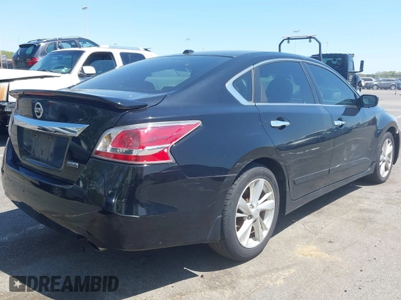 2015 Nissan Altima 2.5 SV with VIN 1N4AL3AP2FC488521, listed as a IAAI auction lot 42156706 with 172,687 mi miles. Bid and sale history available at carsss.com. Image 4.