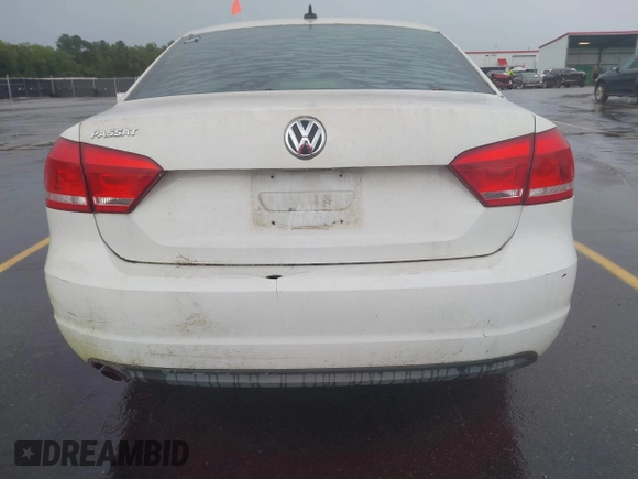 2014 Volkswagen Passat S z VIN 1VWAP7A39EC024253, wystawiony jako IAAI lot #42400664 z przebiegiem 151 628 mil mil oraz . Historia ofert i sprzedaży dostępna na DreamBid. Obrazek 12.