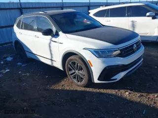2022 Volkswagen Tiguan SE R-Line Black with VIN 3VVCB7AX0NM035445, listed as a IAAI auction lot 41047000 with 32,379 mi miles. Bid and sale history available at carsss.com. Image 1.