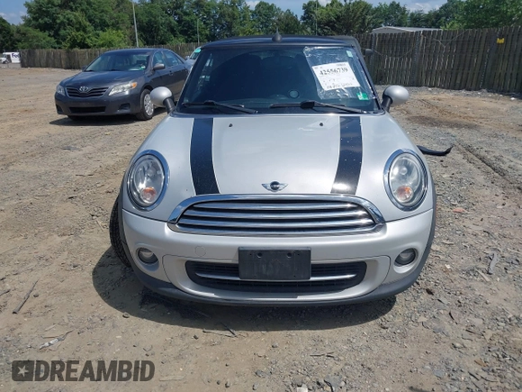 2012 MINI Convertible z VIN WMWZN3C51CT265186, wystawiony jako IAAI lot #42556739 z przebiegiem 118 747 mil mil oraz . Historia ofert i sprzedaży dostępna na DreamBid. Obrazek 6.