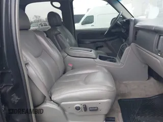 2003 Chevrolet Tahoe LT with VIN 1GNEK13Z23R274954, listed as a IAAI auction lot 41111133 with 261,414 mi miles. Bid and sale history available at carsss.com. Image 5.