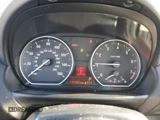 2013 BMW 1 Series 128i z VIN WBAUN1C52DVR01683, wystawiony jako Copart lot #88423465 z przebiegiem 111 157 mil mil oraz Szkoda całkowita • Salvage title. Historia ofert i sprzedaży dostępna na DreamBid. Obrazek 9.