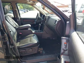 2007 Ford Explorer Limited z VIN 1FMEU75897UB81759, wystawiony jako IAAI lot #42757401 z przebiegiem 166 844 mil mil oraz . Historia ofert i sprzedaży dostępna na DreamBid. Obrazek 5.