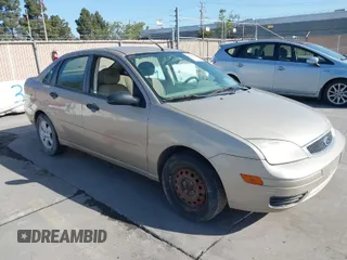 2007 Ford Focus S with VIN 1FAFP34NX7W298342, listed as a IAAI auction lot 41914853 with 225,313 mi miles. Bid and sale history available at carsss.com. Image 1.