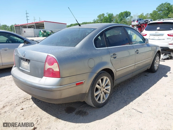 2002 Volkswagen Passat GLS with VIN WVWPD63B12P448213, listed as a IAAI auction lot 41992748 with 189,370 mi miles. Bid and sale history available at carsss.com. Image 4.