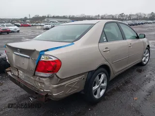 2004 Toyota Camry LE with VIN 4T1BF32K94U588725, listed as a IAAI auction lot 41960395 with Not Provided miles and . Bid and sale history available at carsss.com. Image 4.