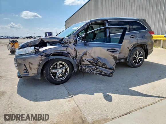 2017 Toyota Highlander XLE with VIN 5TDKZRFH4HS515186, listed as a Copart auction lot 60894055 with 135,531 mi miles and Salvage title. Bid and sale history available at DreamBid. Image 1.