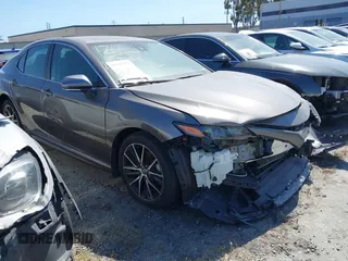 2022 Toyota Camry SE with VIN 4T1T11AKXNU683921, listed as a IAAI auction lot 41667833 with 26,578 mi miles and . Bid and sale history available at DreamBid. Image 1.