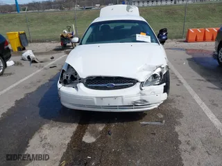 2000 Ford Taurus SE with VIN 1FAFP5327YA186258, listed as a IAAI auction lot 41795342 with 123,174 mi miles. Bid and sale history available at carsss.com. Image 18.