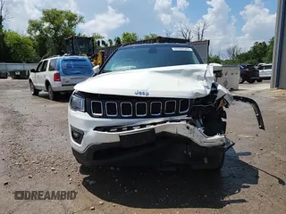 2020 Jeep Compass Latitude z VIN 3C4NJDBB5LT175411, wystawiony jako Copart lot #62606565 z przebiegiem 44 523 mil mil oraz Szkoda całkowita • Salvage title. Historia ofert i sprzedaży dostępna na DreamBid. Obrazek 14.