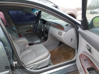 2007 Buick LaCrosse CXS with VIN 2G4WE587171136660, listed as a IAAI auction lot 41516283 with 210,006 mi miles. Bid and sale history available at carsss.com. Image 5.
