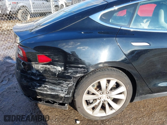 2016 Tesla Model S 70 with VIN 5YJSA1E11GF124965, listed as a IAAI auction lot 41458132 with Not provided miles and . Bid and sale history available at DreamBid. Image 6.