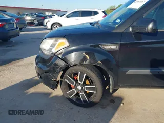 2010 Kia Soul + with VIN KNDJT2A25A7127326, listed as a IAAI auction lot 41966153 with 216,660 mi miles. Bid and sale history available at carsss.com. Image 6.