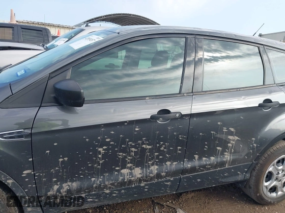 2017 Ford Escape S z VIN 1FMCU0F70HUC24455, wystawiony jako IAAI lot #42093457 z przebiegiem 144 049 mil mil oraz . Historia ofert i sprzedaży dostępna na DreamBid. Obrazek 14.