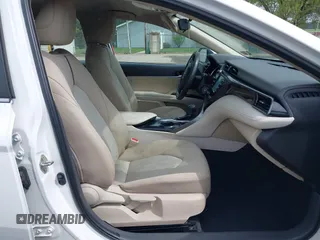2019 Toyota Camry LE z VIN 4T1B11HK8KU819721, wystawiony jako IAAI lot #42127411 z przebiegiem 101 333 mil mil oraz . Historia ofert i sprzedaży dostępna na DreamBid. Obrazek 5.