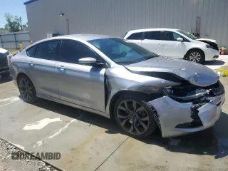 2015 Chrysler 200 S z VIN 1C3CCCBB9FN645671, wystawiony jako Copart lot #52429295 z przebiegiem 197 910 mil mil oraz Szkoda całkowita • Salvage title. Historia ofert i sprzedaży dostępna na DreamBid. Obrazek 4.