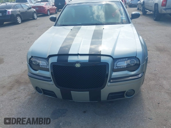2006 Chrysler 300 C z VIN 2C3KA63H86H230436, wystawiony jako IAAI lot #42474791 z przebiegiem 231 624 mil mil oraz . Historia ofert i sprzedaży dostępna na DreamBid. Obrazek 6.