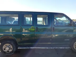 2005 Chevrolet Express Passenger z VIN 1GAGG25V251242079, wystawiony jako IAAI lot #41353852 z przebiegiem 193 081 mil mil oraz . Historia ofert i sprzedaży dostępna na DreamBid. Obrazek 13.
