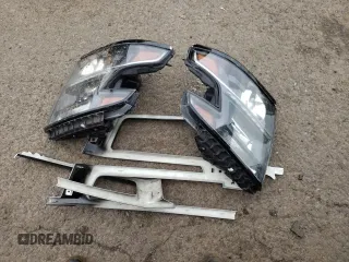 2017 Chevrolet Suburban Premier z VIN 1GNSKJKC3HR322324, wystawiony jako Copart lot #55039595 z przebiegiem 150 117 mil mil oraz Szkoda całkowita • Salvage title. Historia ofert i sprzedaży dostępna na DreamBid. Obrazek 13.