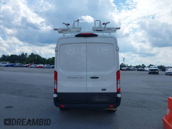 2023 Ford Transit Cargo z VIN 1FTBR1C85PKB34166, wystawiony jako IAAI lot #42216076 z przebiegiem 62 442 mil mil oraz . Historia ofert i sprzedaży dostępna na DreamBid. Obrazek 16.