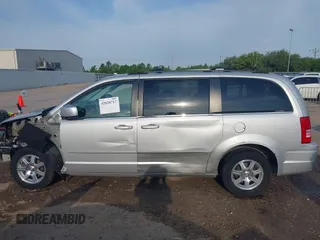 2008 Chrysler Town & Country Touring with VIN 2A8HR54PX8R822991, listed as a IAAI auction lot 42028717 with 152,898 mi miles. Bid and sale history available at carsss.com. Image 15.