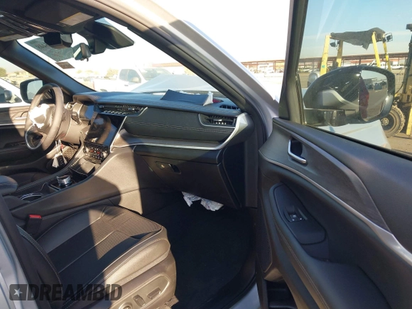 2024 Jeep Grand Cherokee Limited with VIN 1C4RJHBG2RC195432, listed as a IAAI auction lot 41625448 with 6,291 mi miles and . Bid and sale history available at DreamBid. Image 5.