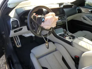 2020 BMW M8 z VIN WBSAE0C06LCD01775, wystawiony jako Copart lot #38028873 z przebiegiem Nie podano mil oraz . Historia ofert i sprzedaży dostępna na DreamBid. Obrazek 8.