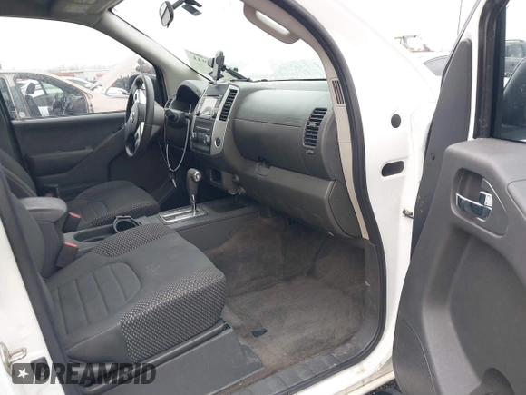 2017 Nissan Frontier SV z VIN 1N6AD0CU6HN771615, wystawiony jako IAAI lot #41552941 z przebiegiem 120 919 mil mil oraz . Historia ofert i sprzedaży dostępna na DreamBid. Obrazek 5.