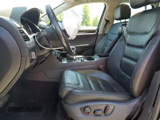 2013 Volkswagen Touareg Lux with VIN WVGEF9BP0DD001565, listed as a Copart auction lot 63070845 with 123,788 mi miles and Salvage title. Bid and sale history available at DreamBid. Image 7.