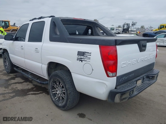 2003 Chevrolet Avalanche with VIN 3GNEC13T53G324092, listed as a IAAI auction lot 42041159 with 313,780 mi miles. Bid and sale history available at carsss.com. Image 3.