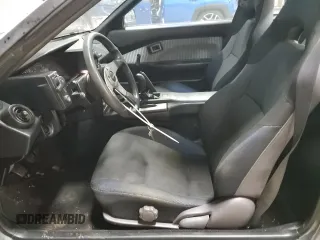 1989 Toyota MR2 z VIN JT2AW15C1K0150268, wystawiony jako Copart lot #86257134 z przebiegiem 93 969 mil mil oraz Tytuł czysty. Historia ofert i sprzedaży dostępna na DreamBid. Obrazek 7.