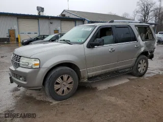 2008 Lincoln Navigator with VIN 5LMFU28528LJ18242, listed as a Copart auction lot 83090104 with 176,555 mi miles and Salvage Title. Bid and sale history available at carsss.com. Image 1.