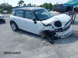 2015 MINI Countryman z VIN WMWZB3C53FWR43884, wystawiony jako IAAI lot #42336430 z przebiegiem 111 934 mil mil oraz . Historia ofert i sprzedaży dostępna na DreamBid. Obrazek 1.