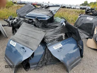 2023 Land Rover Defender S z VIN SALEJ7EXXP2129209, wystawiony jako Copart lot #75870424 z przebiegiem Nie podano mil oraz Nie do naprawy • Non repairable. Historia ofert i sprzedaży dostępna na DreamBid. Obrazek 3.