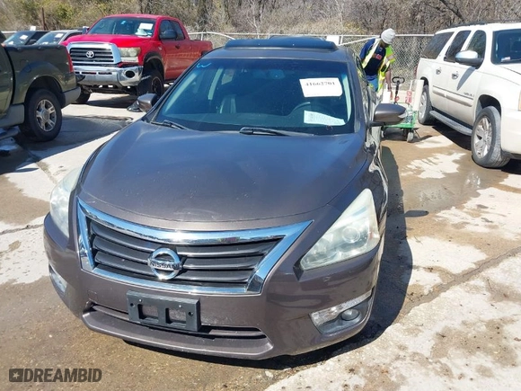 2014 Nissan Altima 3.5 SL with VIN 1N4BL3AP3EC279615, listed as a IAAI auction lot 41662701 with 81,279 mi miles. Bid and sale history available at carsss.com. Image 6.