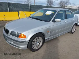 2000 BMW 3 Series 328i with VIN WBAAM5342YFR18357, listed as a IAAI auction lot 41597156 with 180,123 mi miles. Bid and sale history available at carsss.com. Image 2.