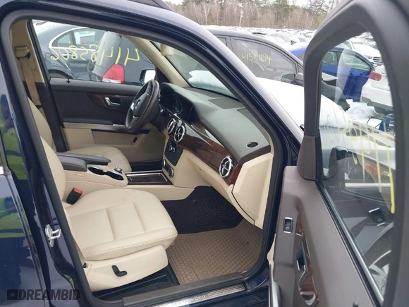 2015 Mercedes-Benz GLK-Class GLK 350 with VIN WDCGG8JB6FG350607, listed as a IAAI auction lot 41485806 with 129,349 mi miles. Bid and sale history available at carsss.com. Image 5.